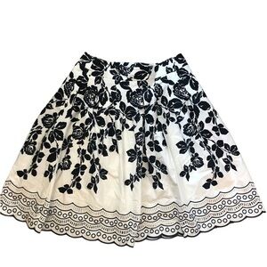Talbots Petites Black White Full Pleated Skirt Sz. 10P Floral Lined Crochet Hem